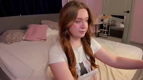 Snapshot of elara_boreall chatting on June 2026 12:07:01 PM Elara online show from June 2026 12:07:01 PM