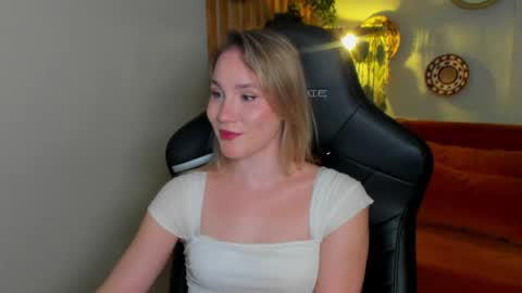 elaravoltage online show from April 2026 05:21:02 PM