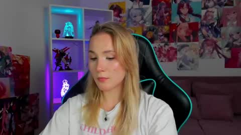 elaravoltage online show from April 2026 05:25:01 PM