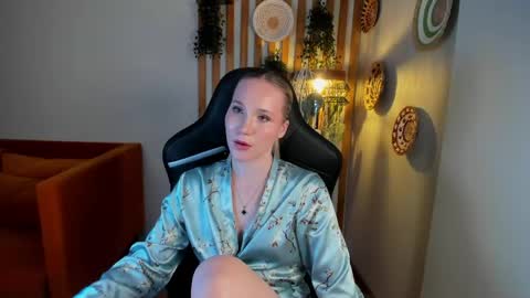 Snapshot of elaravoltage chatting on June 2026 06:01:01 PM elaravoltage online show from June 2026 06:01:01 PM