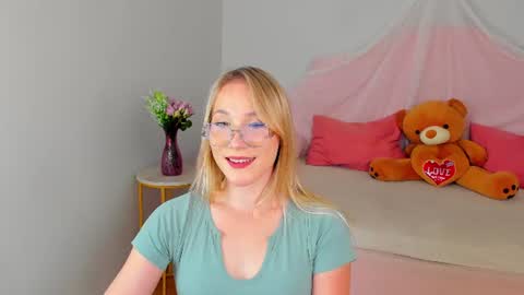 Snapshot of elaravoltage chatting on July 2026 05:04:02 PM elaravoltage online show from July 2026 05:04:02 PM