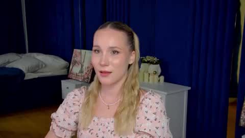 Snapshot of elaravoltage chatting on July 2026 05:17:01 PM elaravoltage online show from July 2026 05:17:01 PM