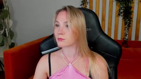 Snapshot of elaravoltage chatting on July 2026 05:10:01 AM elaravoltage online show from July 2026 05:10:01 AM