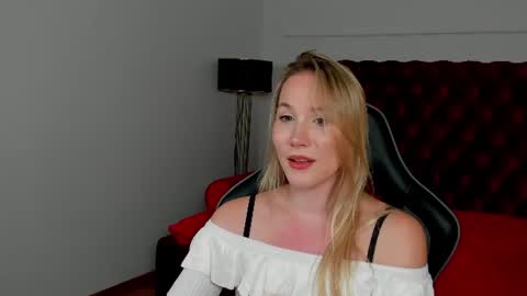 Snapshot of elaravoltage chatting on July 2026 11:17:02 AM elaravoltage online show from July 2026 11:17:02 AM