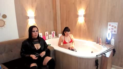 Karina and Melisa online show from December 2025 12:25:01 PM