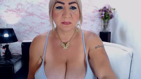 Snapshot of elektra_4_you chatting on March 2025 12:26:01 PM XIOMY give LIKE on my page online show from March 2025 12:26:01 PM