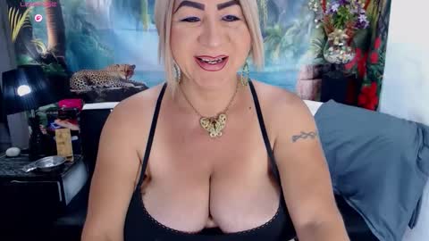 Snapshot of elektra_4_you chatting on October 2025 12:04:01 PM XIOMY give LIKE on my page online show from October 2025 12:04:01 PM