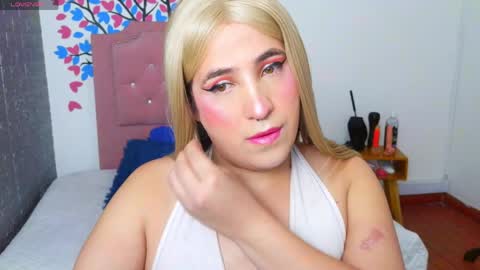 Snapshot of elektra_doll chatting on June 2026 11:04:02 AM elektra_doll online show from June 2026 11:04:02 AM