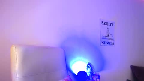 Snapshot of elektra_sky11 chatting on April 2026 07:44:02 PM Elektra Sky online show from April 2026 07:44:02 PM