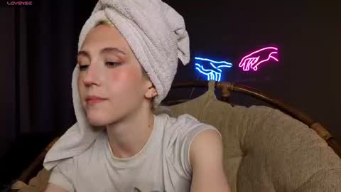 Snapshot of elen__moore chatting on July 2026 07:35:01 AM Elen online show from July 2026 07:35:01 AM