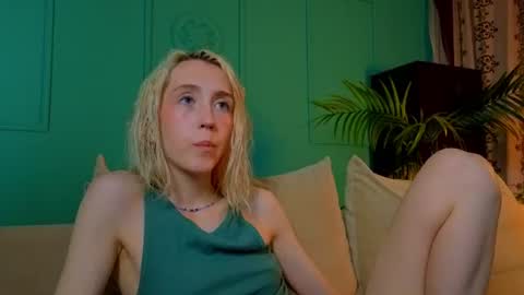 Snapshot of elen__moore chatting on July 2026 05:43:01 AM Elen online show from July 2026 05:43:01 AM