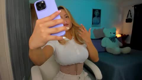 Snapshot of elena_ruiz chatting on January 2026 08:56:01 PM Elena online show from January 2026 08:56:01 PM