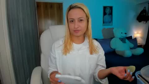 Snapshot of elena_ruiz chatting on March 2026 07:02:02 PM Elena online show from March 2026 07:02:02 PM