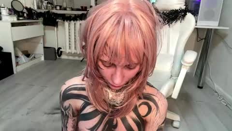 Mia online show from April 2026 09:39:33 PM