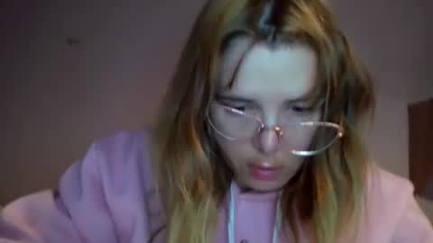 Snapshot of elenaflirt chatting on November 2025 04:33:01 PM Elena online show from November 2025 04:33:01 PM