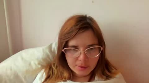 Snapshot of elenaflirt chatting on December 2025 12:32:01 PM Elena online show from December 2025 12:32:01 PM