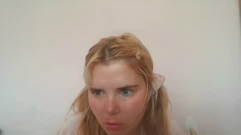Snapshot of elenaflirt chatting on June 2026 08:20:01 AM Elena online show from June 2026 08:20:01 AM