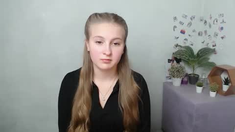 Elena online show from November 2025 01:43:02 PM