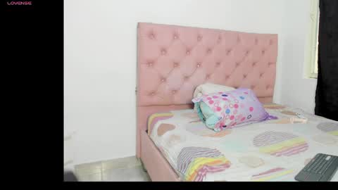 Snapshot of elettra_parisi19 chatting on May 2026 02:04:01 PM elettra_parisi19 online show from May 2026 02:04:01 PM