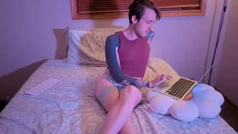Lvr guuurl online show from August 2026 06:12:01 AM