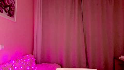 Eliza online show from December 2025 03:24:02 AM