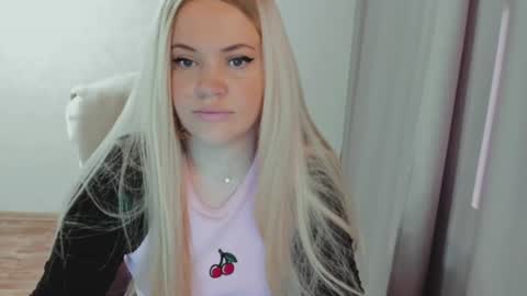 Snapshot of elia_ chatting on June 2026 04:57:01 AM Ella online show from June 2026 04:57:01 AM