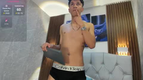 Snapshot of elian_julian chatting on December 2025 11:54:01 PM Elian Julian online show from December 2025 11:54:01 PM