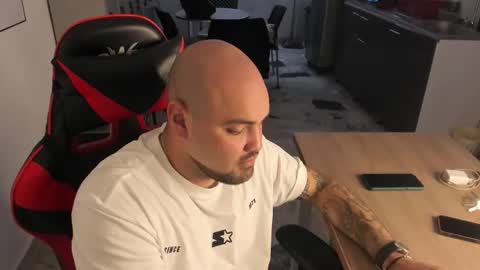 Elian online show from November 2025 09:59:01 PM