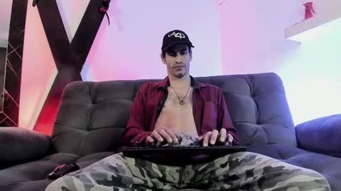 elias beby online show from November 2025 08:51:01 PM