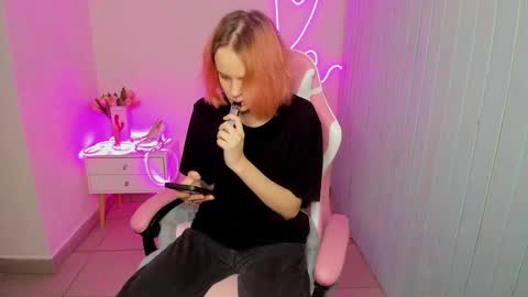 elieiza_xo online show from October 2025 09:28:02 AM