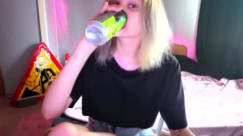 Snapshot of elieiza_xo chatting on May 2026 09:27:02 AM elieiza_xo online show from May 2026 09:27:02 AM