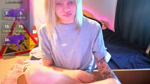 Snapshot of elieiza_xo chatting on May 2026 09:17:02 AM elieiza_xo online show from May 2026 09:17:02 AM