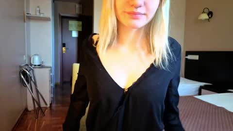 Snapshot of elieiza_xo chatting on June 2026 08:38:01 AM elieiza_xo online show from June 2026 08:38:01 AM