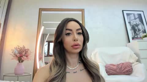 Snapshot of elinamoon_ chatting on February 2026 07:27:01 AM Elina online show from February 2026 07:27:01 AM