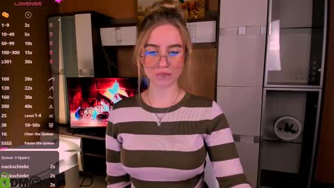 Snapshot of elinor_faith chatting on December 2024 10:52:02 PM elinor_faith online show from December 2024 10:52:02 PM