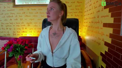 Snapshot of elinor_faith chatting on October 2025 01:18:02 PM elinor_faith online show from October 2025 01:18:02 PM