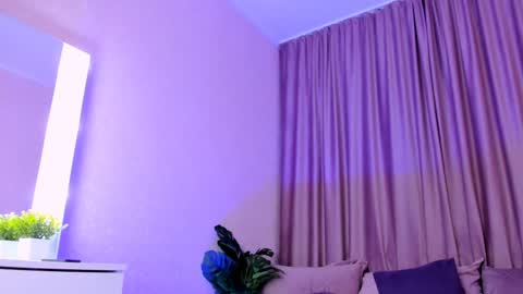 Snapshot of elis_miracle chatting on December 2024 11:17:01 AM Elizabeth online show from December 2024 11:17:01 AM