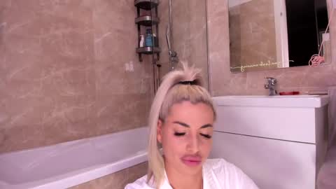 Snapshot of elisabeth_jason chatting on April 2026 02:30:01 PM elisabeth_jason online show from April 2026 02:30:01 PM