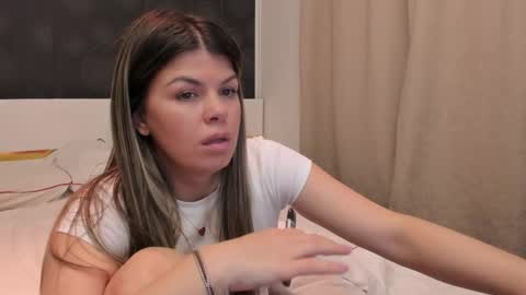 Elly online show from April 2026 08:09:02 PM