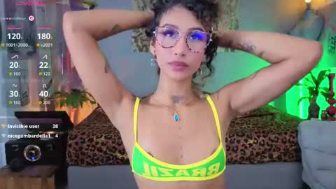 Snapshot of elissecinnamon_ chatting on July 2026 02:21:02 AM Elissecinnamon online show from July 2026 02:21:02 AM
