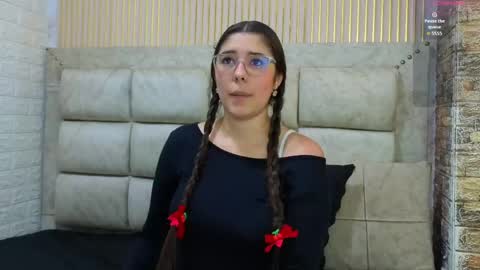 elisvega online show from April 2026 08:04:01 PM