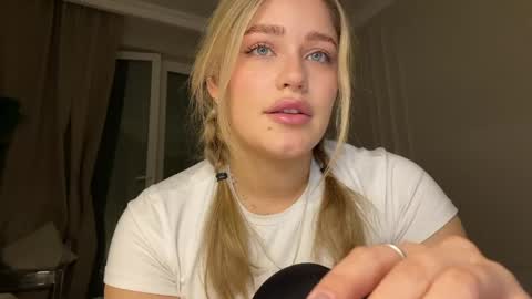 Stephanie online show from April 2026 09:15:01 PM