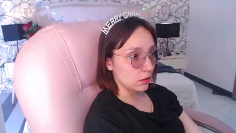 Eliza online show from November 2025 07:27:01 PM