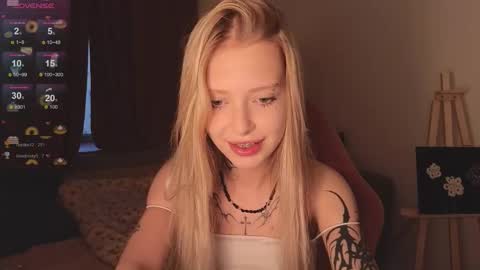 Snapshot of eliza_sadcat chatting on November 2025 12:42:02 PM Elizabeth online show from November 2025 12:42:02 PM