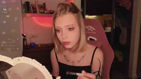 Snapshot of eliza_sadcat chatting on November 2025 01:24:02 PM Elizabeth online show from November 2025 01:24:02 PM