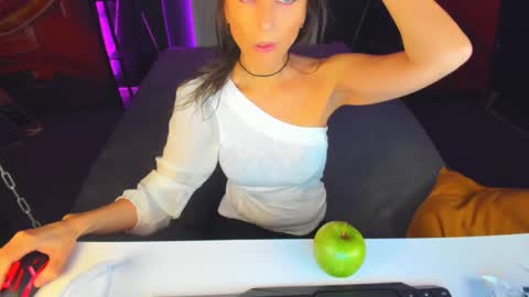 Snapshot of elizabe_th chatting on December 2024 10:38:02 PM Elizabethangel online show from December 2024 10:38:02 PM