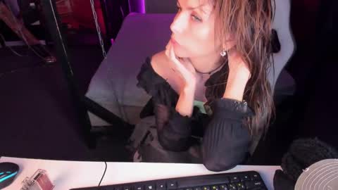 Snapshot of elizabe_th chatting on March 2025 12:37:01 PM Elizabethangel online show from March 2025 12:37:01 PM