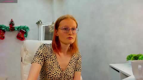 Snapshot of elizabeth_harpper chatting on December 2024 02:53:01 PM Elizabeth online show from December 2024 02:53:01 PM