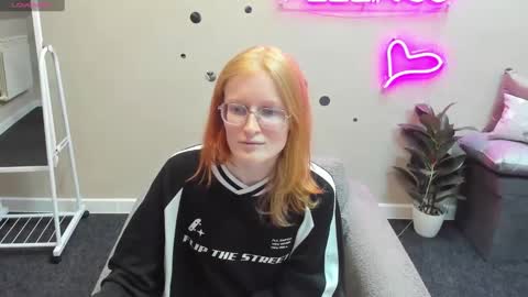 Snapshot of elizabeth_harpper chatting on January 2025 08:56:01 AM Elizabeth online show from January 2025 08:56:01 AM