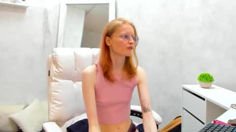 Snapshot of elizabeth_harpper chatting on March 2025 06:57:01 AM Elizabeth online show from March 2025 06:57:01 AM